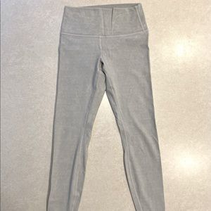 Lululemon Wunder Unders 25” size 6 (like new!)